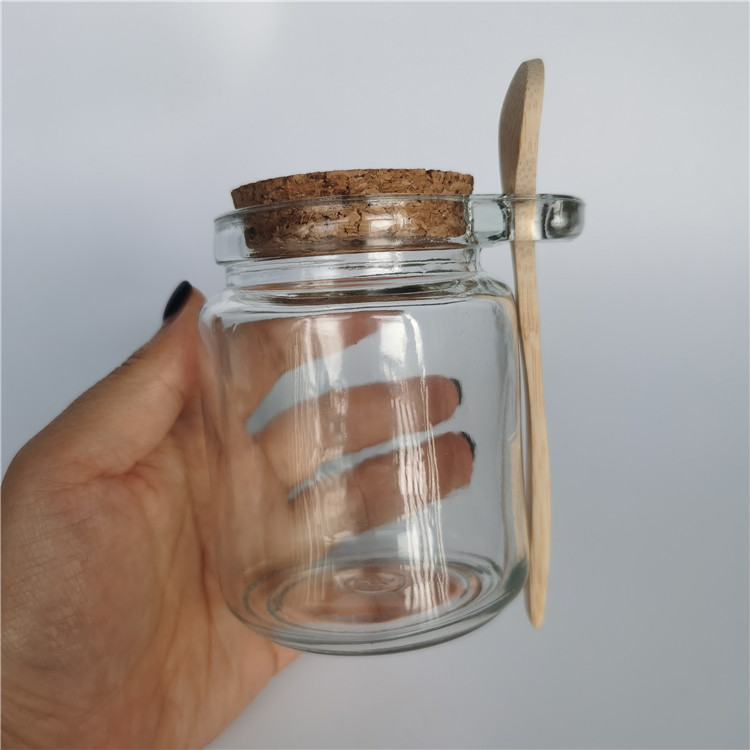 Household kitchen supplies 250ml glass jar for spice and herbs storage with wooden cork lid and bamaboo spoon