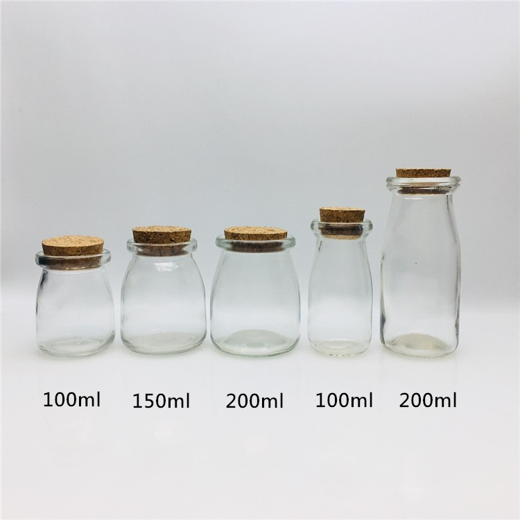 China manufacturer 100ml 150ml 200ml cute glass yogurt bottle with airtight wooden cork and spoon