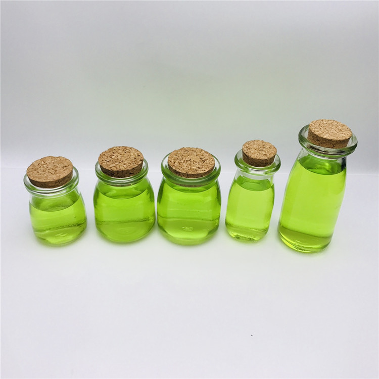 China manufacturer 100ml 150ml 200ml cute glass yogurt bottle with airtight wooden cork and spoon