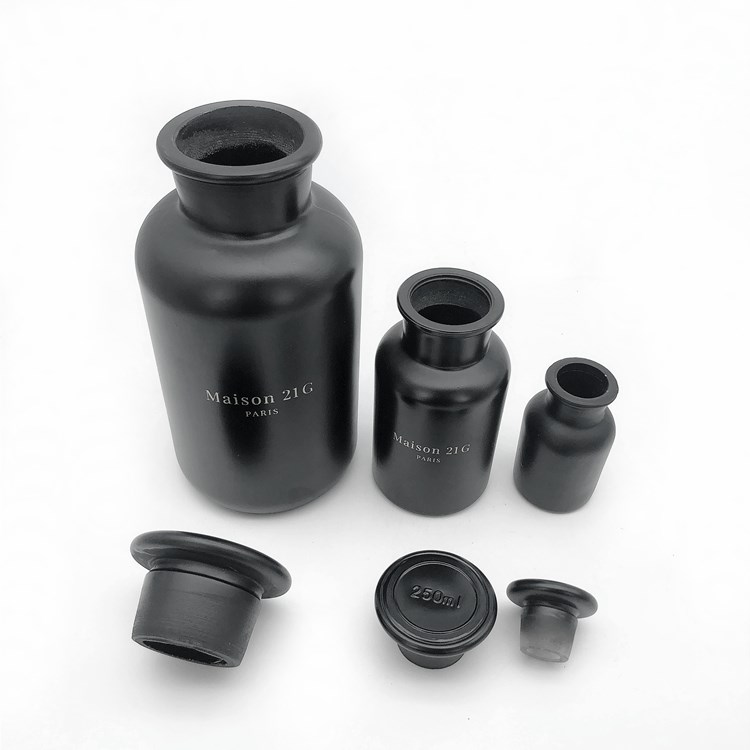 customize 30ml-1liter glossy black and matte black apothecary bottle with glass lid