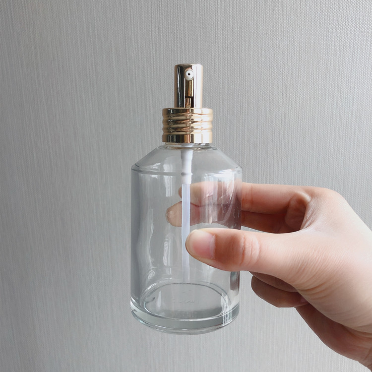 hot sale 15ml-200ml round cosmetic glass bottles with spray cap and pump