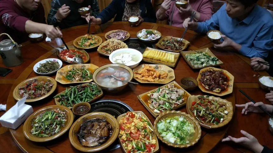 The significance of eating the reunion dinner in Chinese New Year