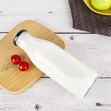 Wholesale fresh milk transparent glass bottle 500ml glass beverage bottle with lid