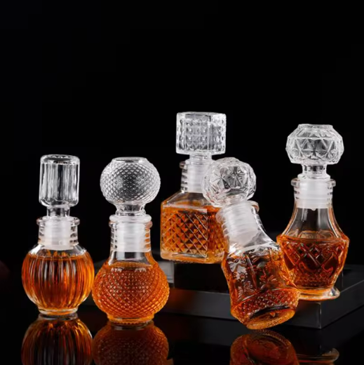 Beautiful Vodka Whiskey Decanter 50ml mini Creative Miniature Empty Wine Glass Bottle Portable wine flask with lid