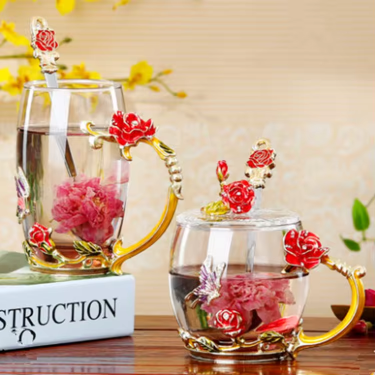 Custom high quality vintage decoration glass cup luxury blown European afternoon tea glass cups for beverage fruit tea coffee