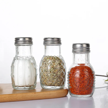 Wholesale Kitchen Seasoning Storage Embossing Glass Container 100ml Glass Shaker Bottles