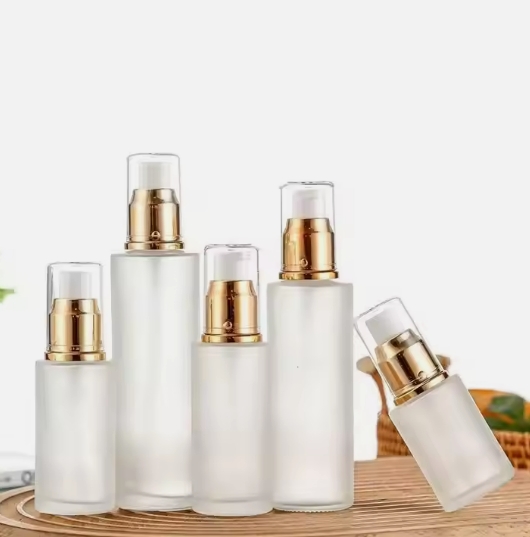 Wholesale luxury round skin care product packaging cosmetic glass lotion bottle with spray pump